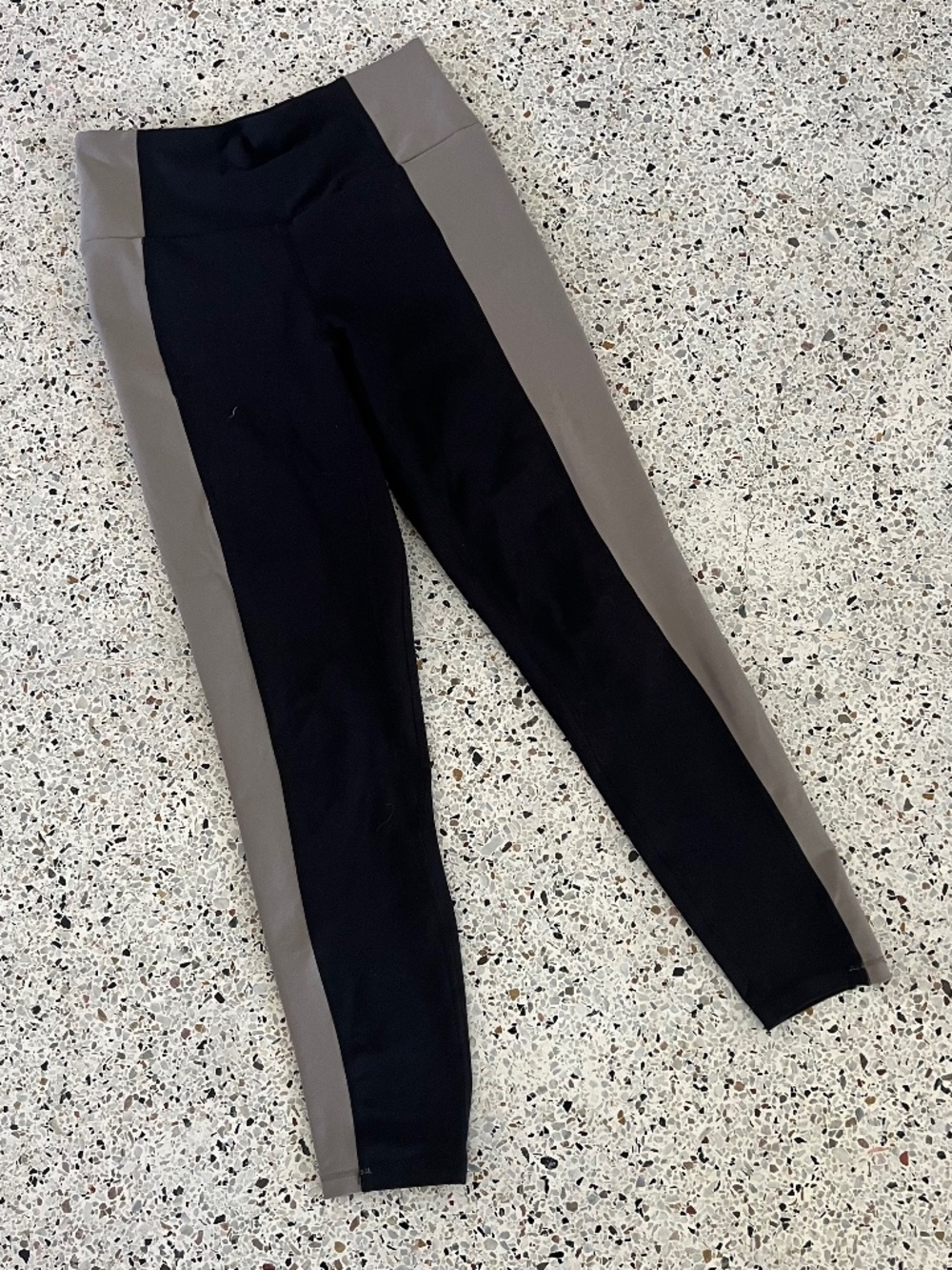 Abercrombie & Fitch YPB black tan color block leggings size m